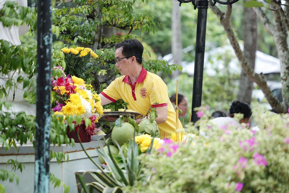 15 TRUYỀN THÔNG & PHỤNG SỰ 15 TRUYỀN THÔNG & PHỤNG SỰ