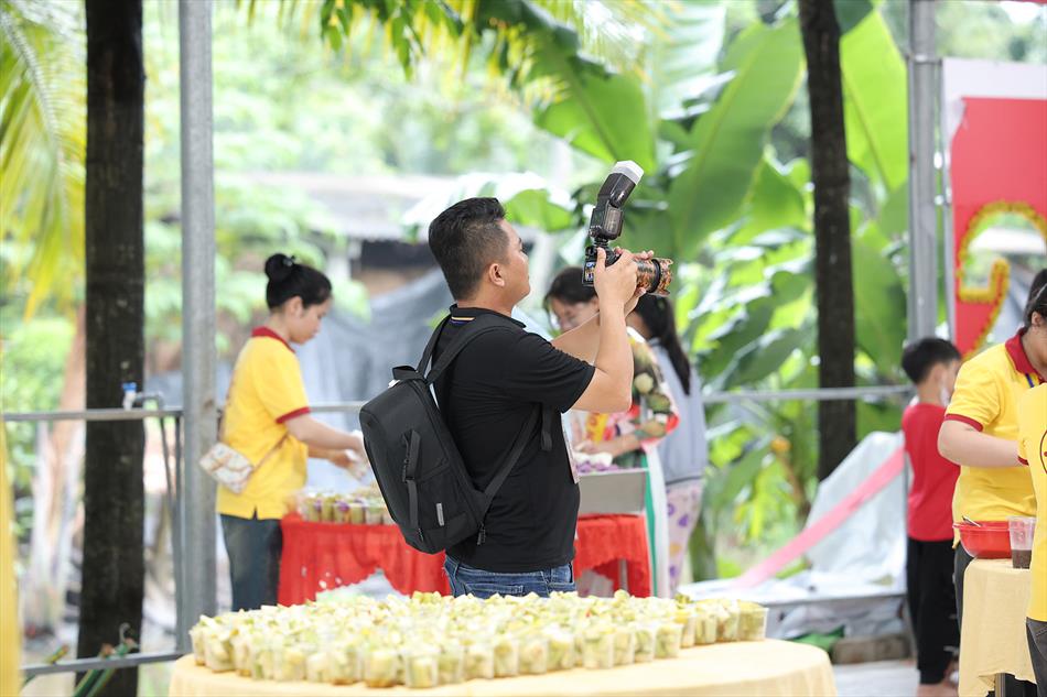 15 TRUYỀN THÔNG & PHỤNG SỰ 15 TRUYỀN THÔNG & PHỤNG SỰ