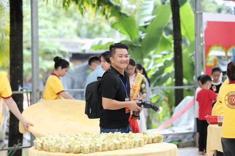 15 TRUYỀN THÔNG & PHỤNG SỰ 15 TRUYỀN THÔNG & PHỤNG SỰ