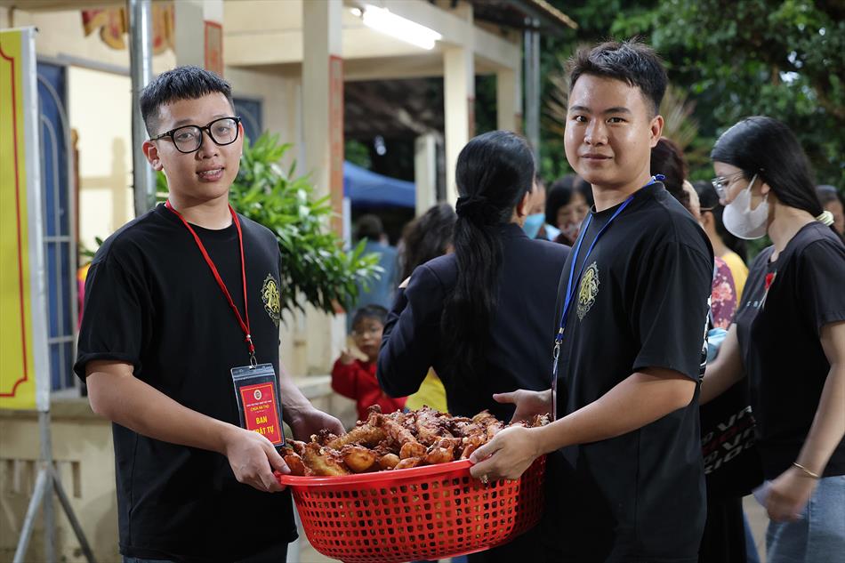 15 TRUYỀN THÔNG & PHỤNG SỰ 15 TRUYỀN THÔNG & PHỤNG SỰ