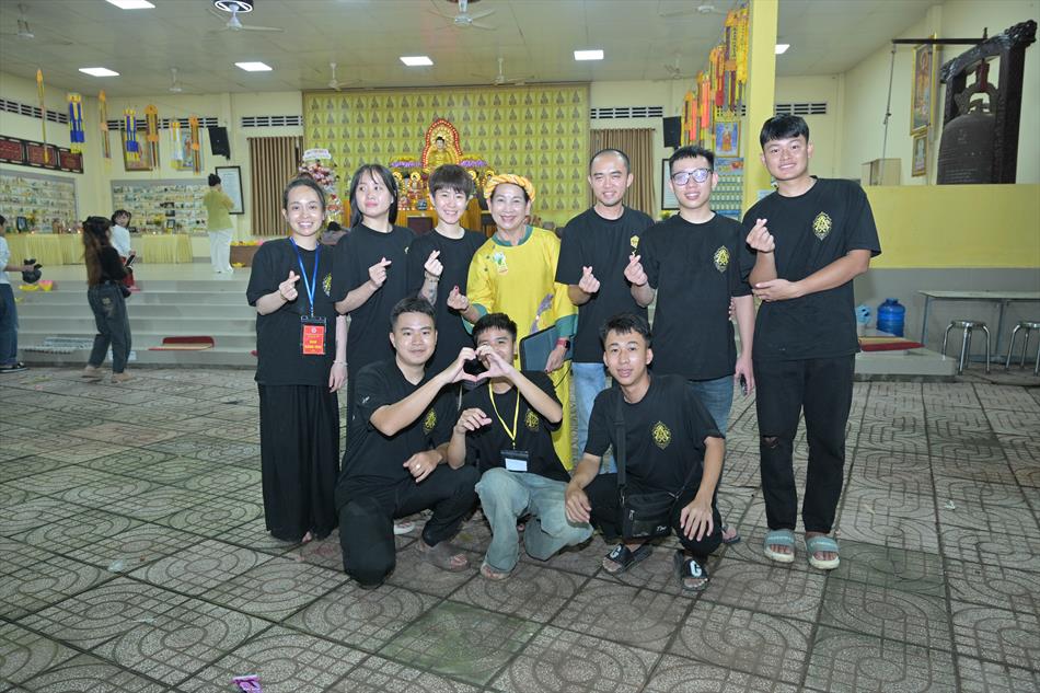 15 TRUYỀN THÔNG & PHỤNG SỰ 15 TRUYỀN THÔNG & PHỤNG SỰ