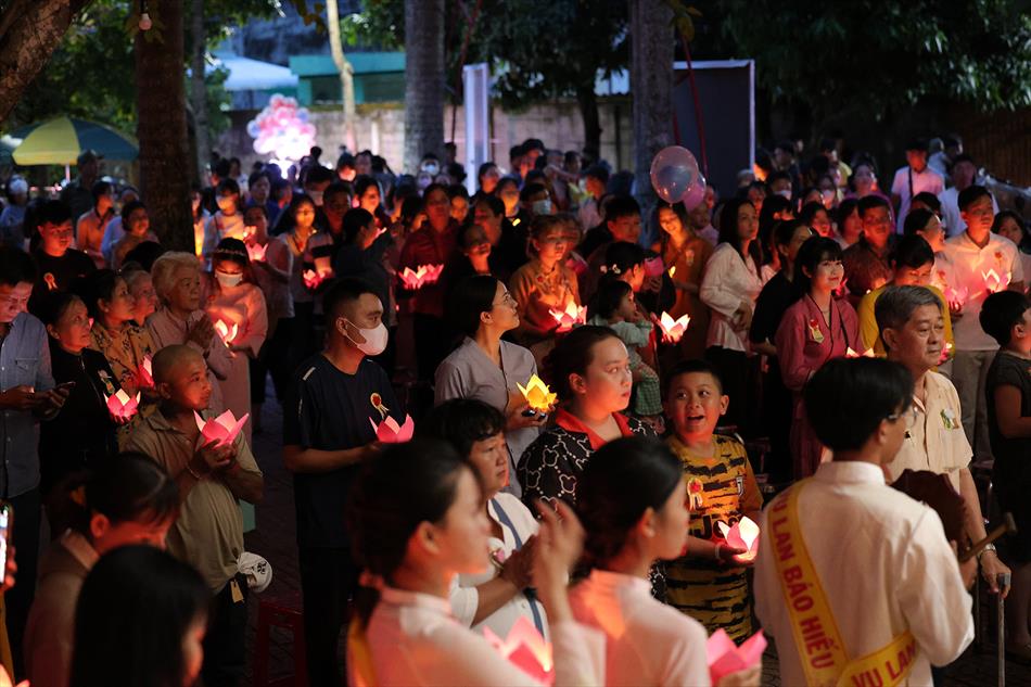 1 HOA ĐĂNG - CHÁNH ĐIỆN 1 HOA ĐĂNG - CHÁNH ĐIỆN