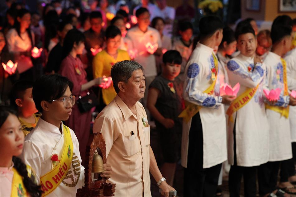 1 HOA ĐĂNG - CHÁNH ĐIỆN 1 HOA ĐĂNG - CHÁNH ĐIỆN
