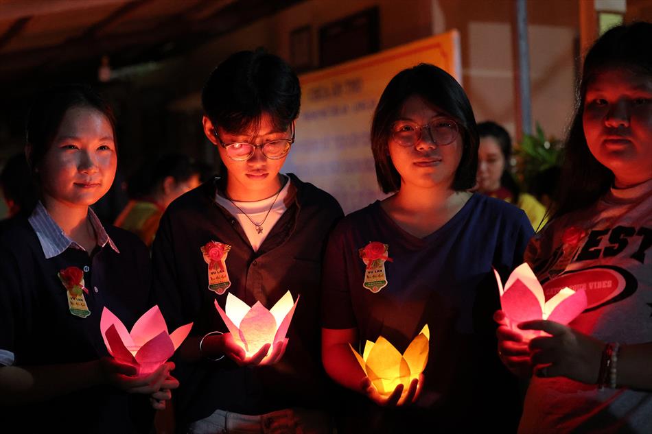 1 HOA ĐĂNG - CHÁNH ĐIỆN 1 HOA ĐĂNG - CHÁNH ĐIỆN