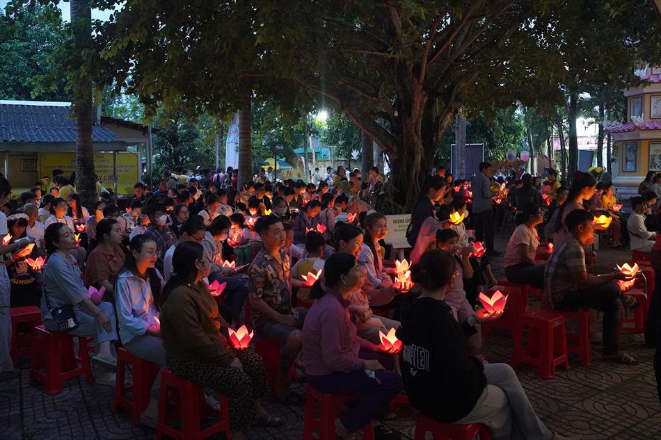 1 HOA ĐĂNG - CHÁNH ĐIỆN 1 HOA ĐĂNG - CHÁNH ĐIỆN