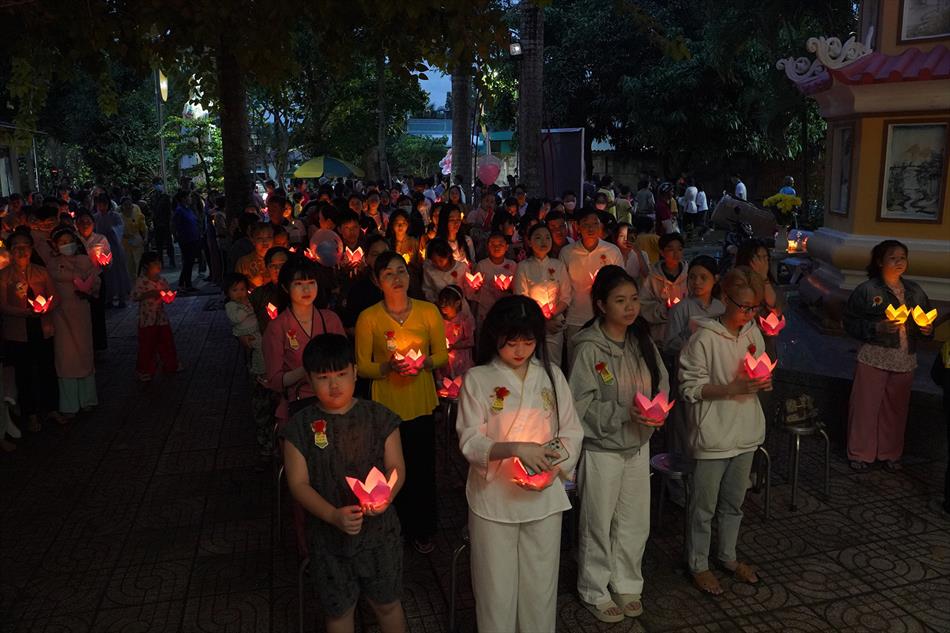 1 HOA ĐĂNG - CHÁNH ĐIỆN 1 HOA ĐĂNG - CHÁNH ĐIỆN