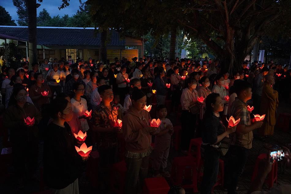 1 HOA ĐĂNG - CHÁNH ĐIỆN 1 HOA ĐĂNG - CHÁNH ĐIỆN