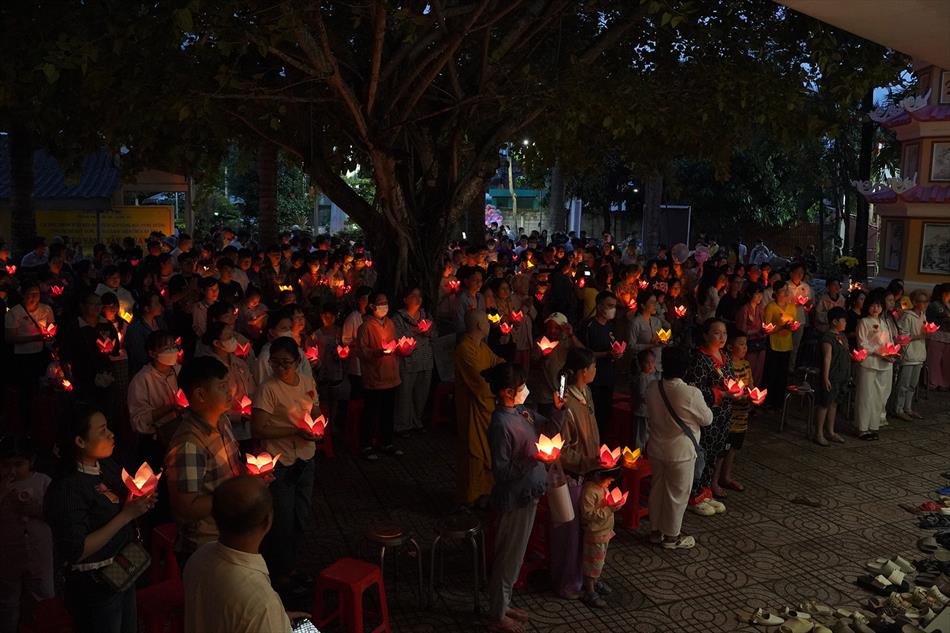 1 HOA ĐĂNG - CHÁNH ĐIỆN 1 HOA ĐĂNG - CHÁNH ĐIỆN