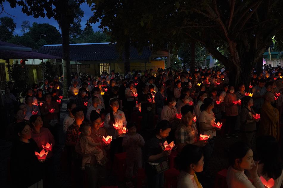 1 HOA ĐĂNG - CHÁNH ĐIỆN 1 HOA ĐĂNG - CHÁNH ĐIỆN