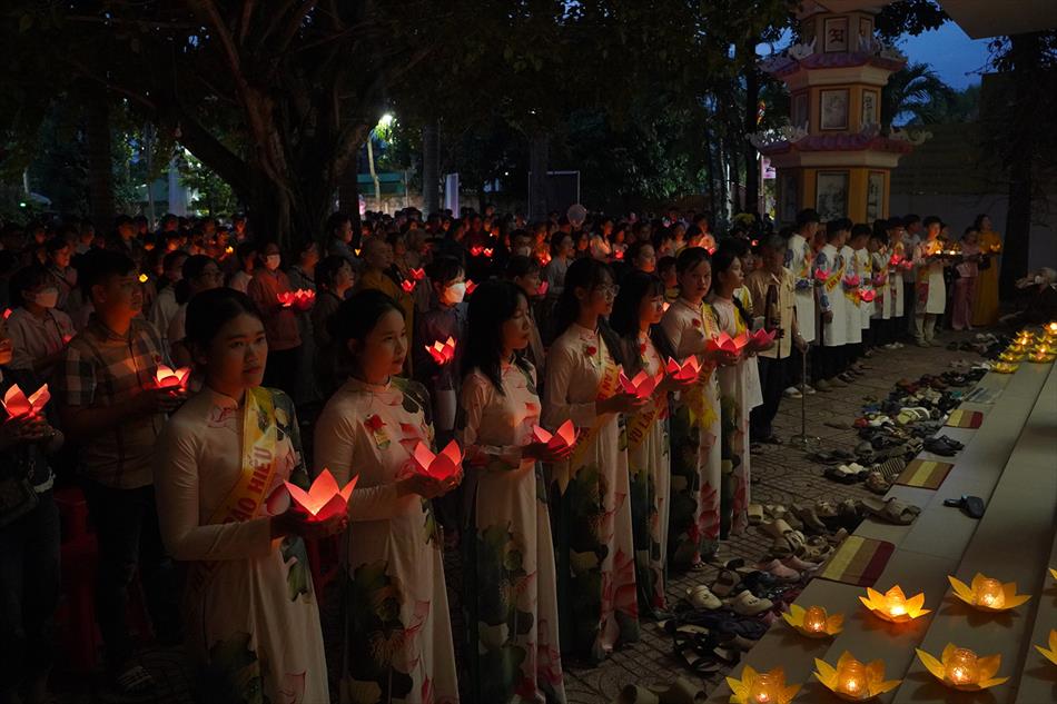 1 HOA ĐĂNG - CHÁNH ĐIỆN 1 HOA ĐĂNG - CHÁNH ĐIỆN