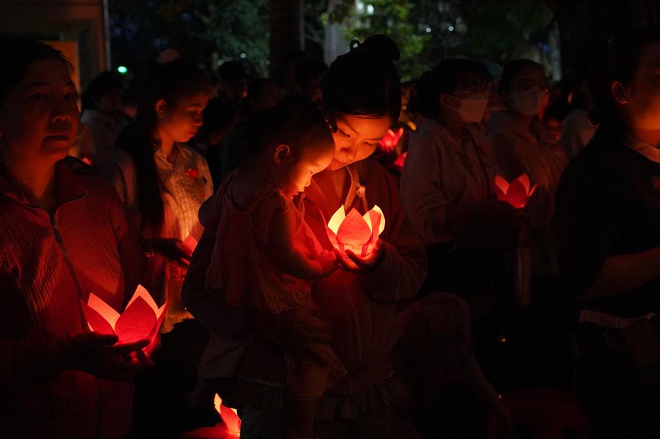 1 HOA ĐĂNG - CHÁNH ĐIỆN 1 HOA ĐĂNG - CHÁNH ĐIỆN
