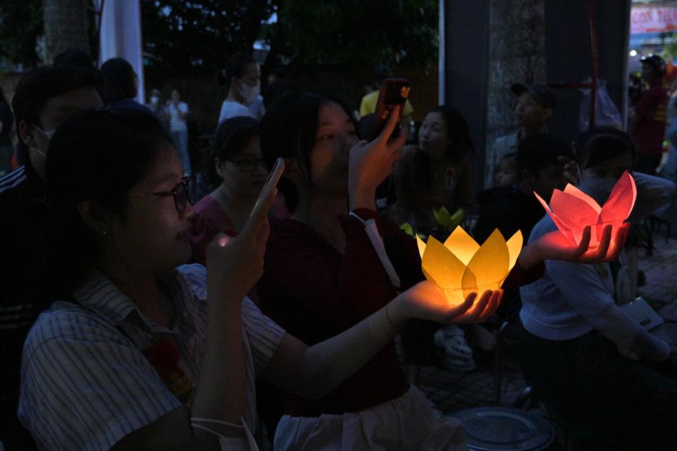 1 HOA ĐĂNG - CHÁNH ĐIỆN 1 HOA ĐĂNG - CHÁNH ĐIỆN