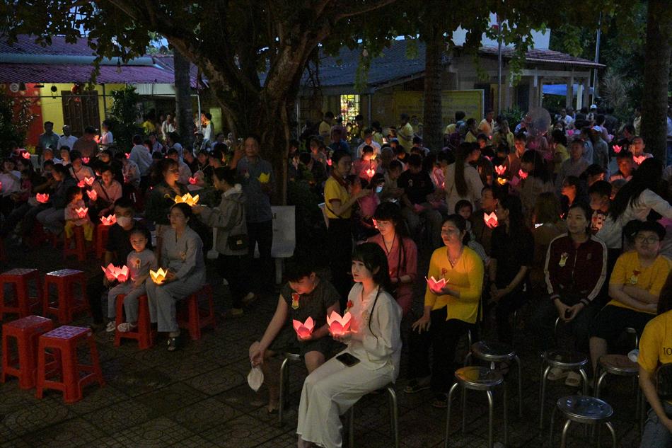 1 HOA ĐĂNG - CHÁNH ĐIỆN 1 HOA ĐĂNG - CHÁNH ĐIỆN