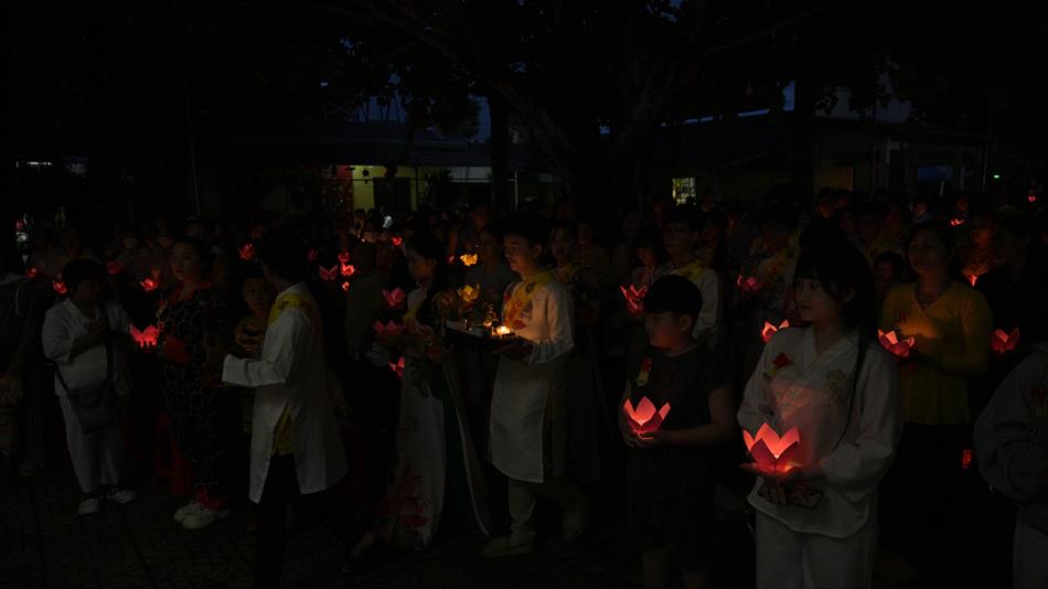 1 HOA ĐĂNG - CHÁNH ĐIỆN 1 HOA ĐĂNG - CHÁNH ĐIỆN