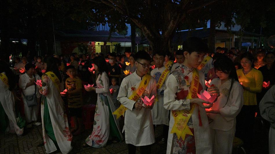 1 HOA ĐĂNG - CHÁNH ĐIỆN 1 HOA ĐĂNG - CHÁNH ĐIỆN