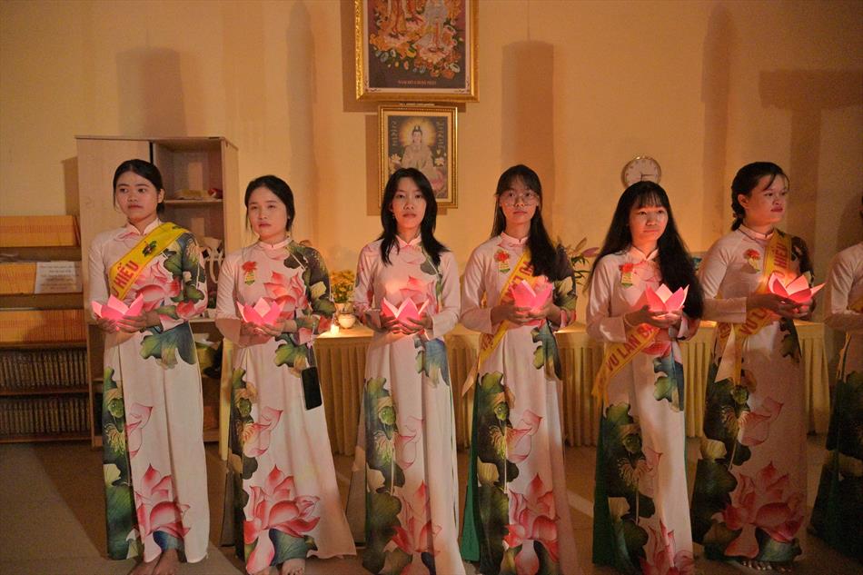 1 HOA ĐĂNG - CHÁNH ĐIỆN 1 HOA ĐĂNG - CHÁNH ĐIỆN