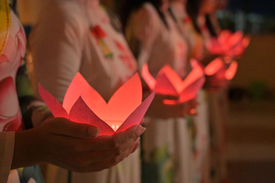 1 HOA ĐĂNG - CHÁNH ĐIỆN 1 HOA ĐĂNG - CHÁNH ĐIỆN
