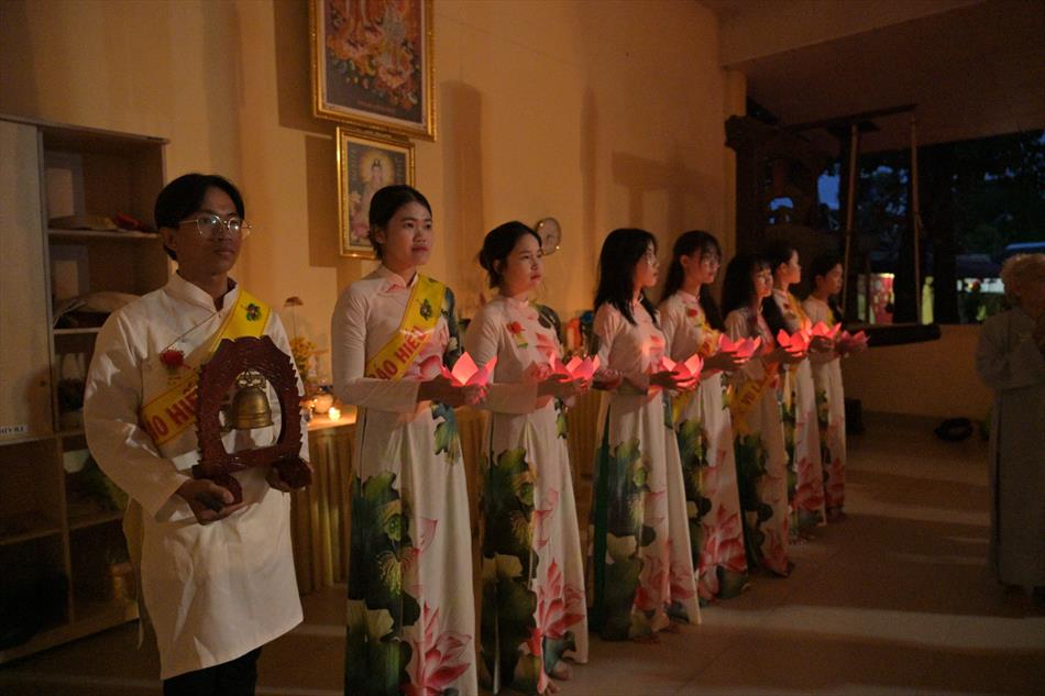 1 HOA ĐĂNG - CHÁNH ĐIỆN 1 HOA ĐĂNG - CHÁNH ĐIỆN