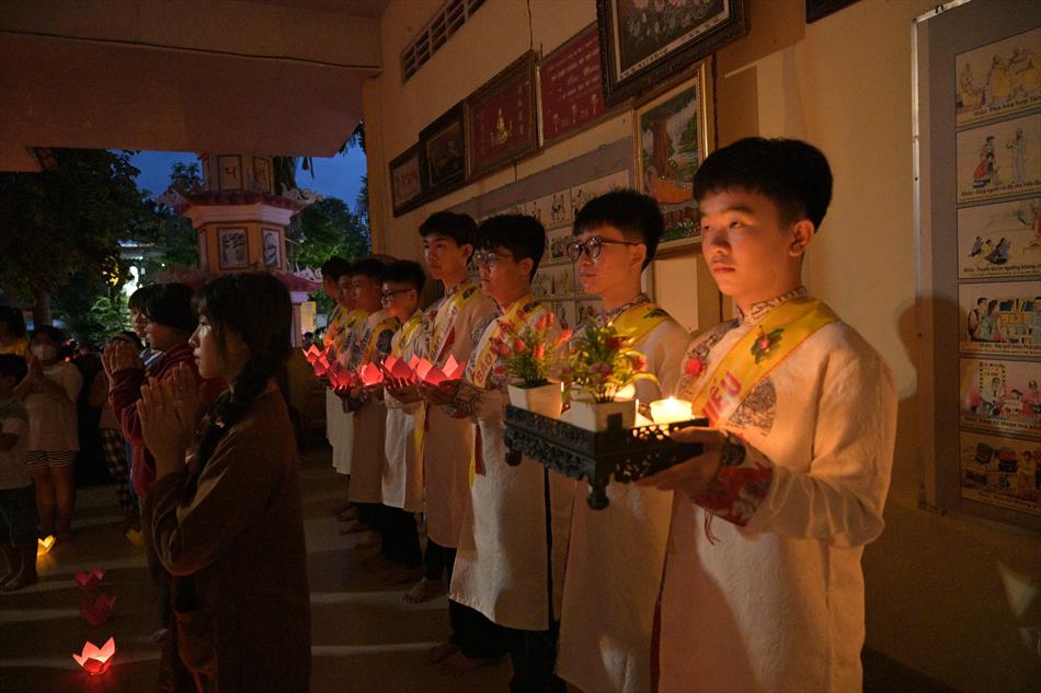 1 HOA ĐĂNG - CHÁNH ĐIỆN 1 HOA ĐĂNG - CHÁNH ĐIỆN