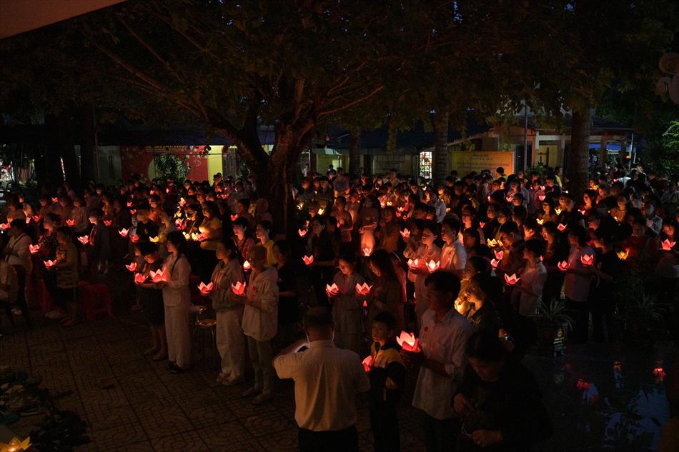 1 HOA ĐĂNG - CHÁNH ĐIỆN 1 HOA ĐĂNG - CHÁNH ĐIỆN