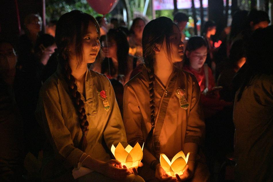 1 HOA ĐĂNG - CHÁNH ĐIỆN 1 HOA ĐĂNG - CHÁNH ĐIỆN