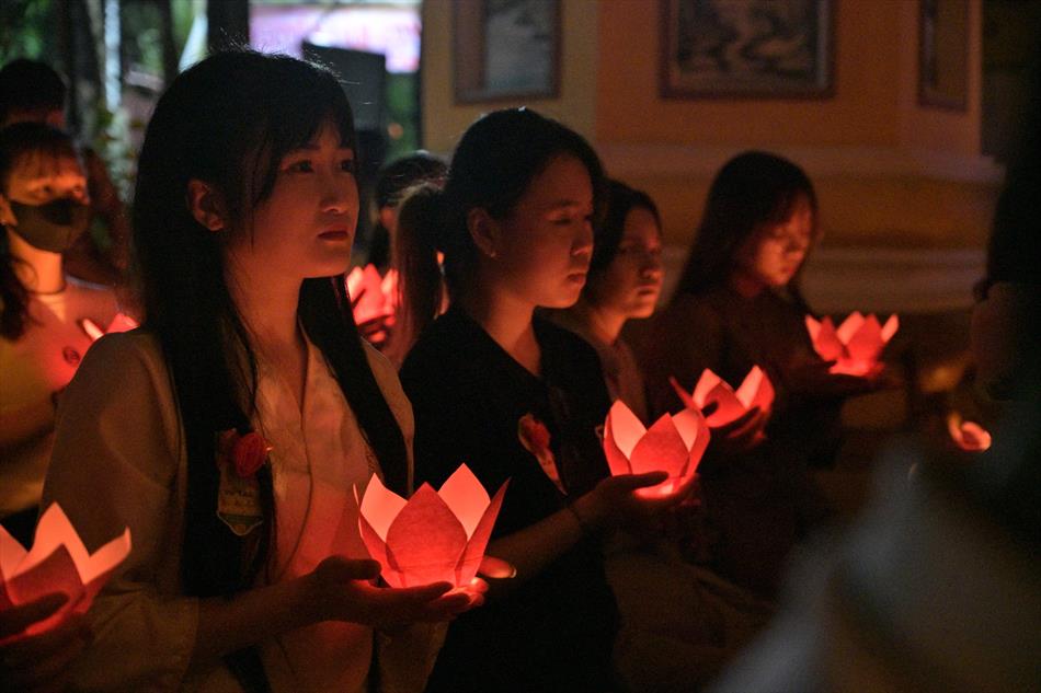 1 HOA ĐĂNG - CHÁNH ĐIỆN 1 HOA ĐĂNG - CHÁNH ĐIỆN