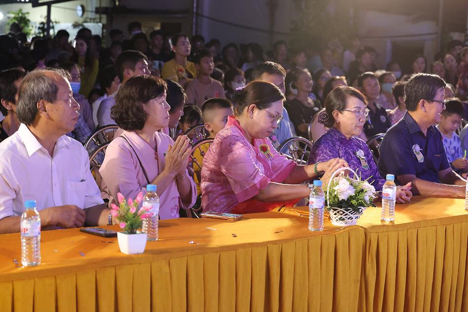 3 CÀI HOA HỒNG - VĂN NGHỆ 3 CÀI HOA HỒNG - VĂN NGHỆ