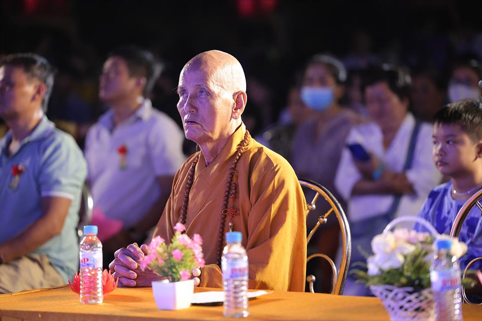 3 CÀI HOA HỒNG - VĂN NGHỆ 3 CÀI HOA HỒNG - VĂN NGHỆ
