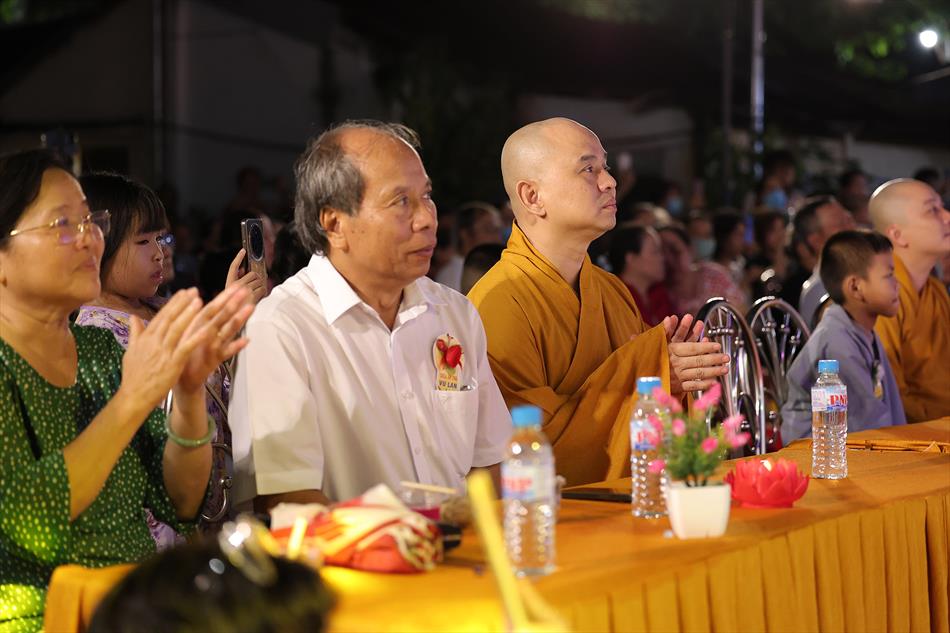3 CÀI HOA HỒNG - VĂN NGHỆ 3 CÀI HOA HỒNG - VĂN NGHỆ