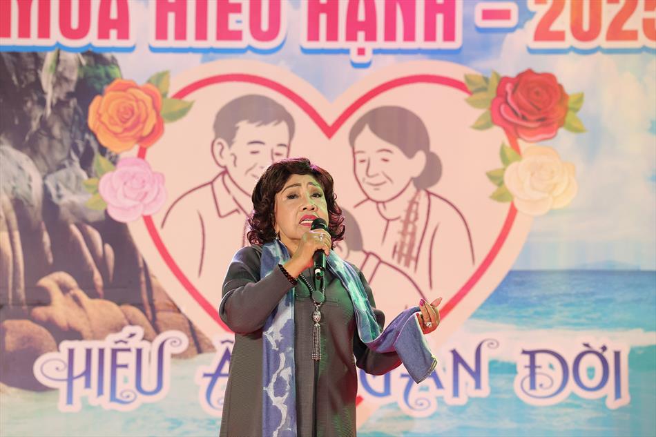4 NSND LỆ THUỶ 4 NSND LỆ THUỶ