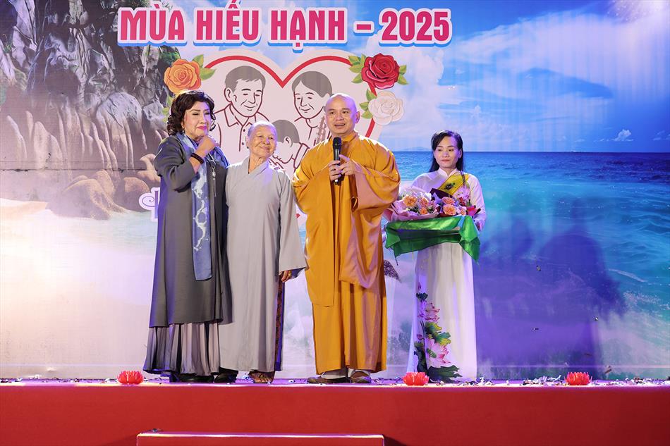 4 NSND LỆ THUỶ 4 NSND LỆ THUỶ