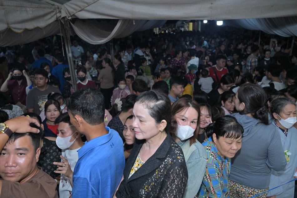 11 HÀNG NGÀN NGƯỜI TRONG LỄ HỘI 11 HÀNG NGÀN NGƯỜI TRONG LỄ HỘI