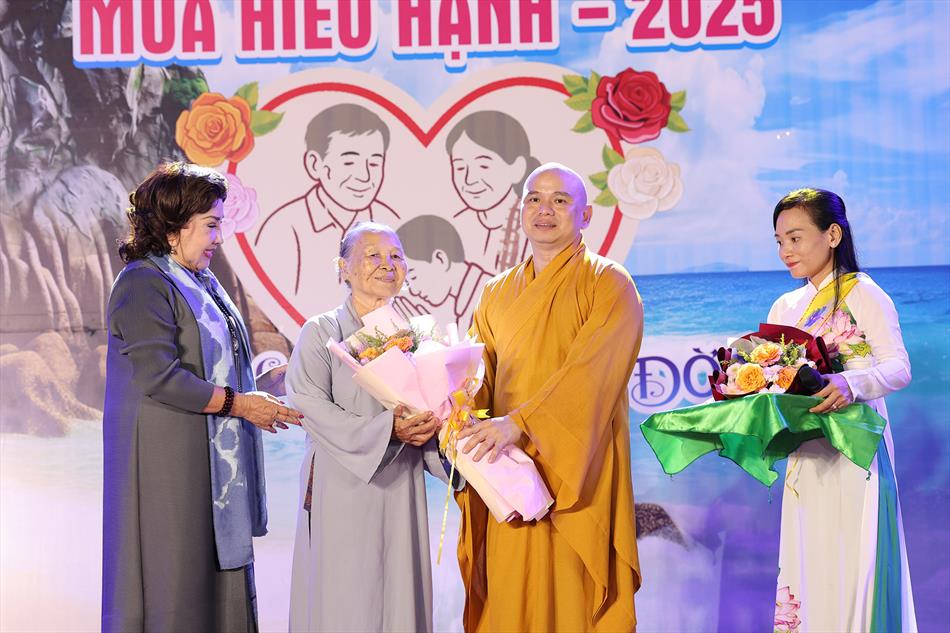 4 NSND LỆ THUỶ 4 NSND LỆ THUỶ