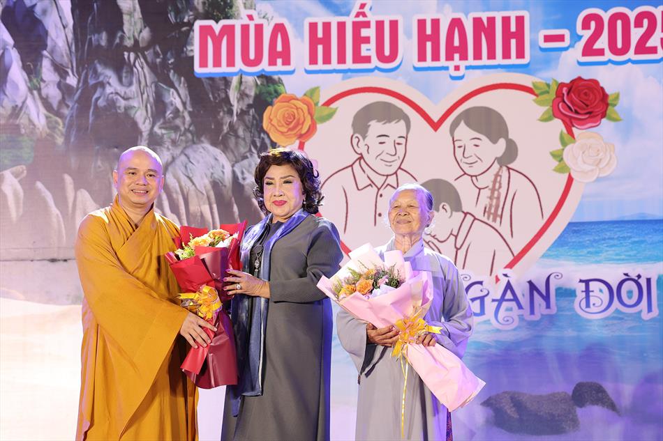 4 NSND LỆ THUỶ 4 NSND LỆ THUỶ