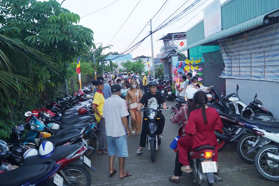 11 HÀNG NGÀN NGƯỜI TRONG LỄ HỘI 11 HÀNG NGÀN NGƯỜI TRONG LỄ HỘI