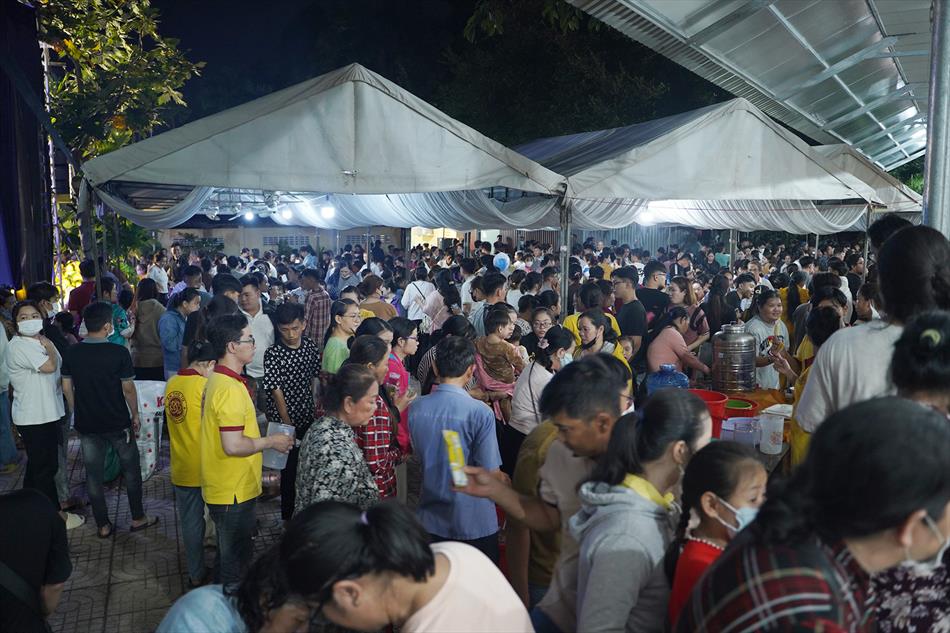 11 HÀNG NGÀN NGƯỜI TRONG LỄ HỘI 11 HÀNG NGÀN NGƯỜI TRONG LỄ HỘI