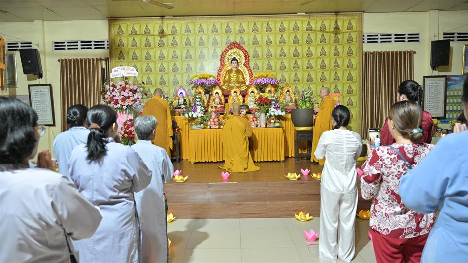 1 HOA ĐĂNG - CHÁNH ĐIỆN 1 HOA ĐĂNG - CHÁNH ĐIỆN