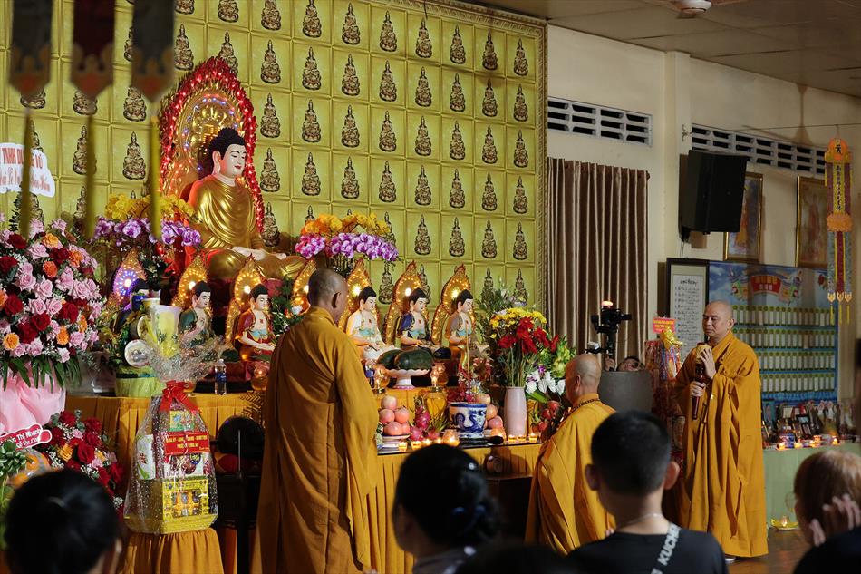 1 HOA ĐĂNG - CHÁNH ĐIỆN 1 HOA ĐĂNG - CHÁNH ĐIỆN