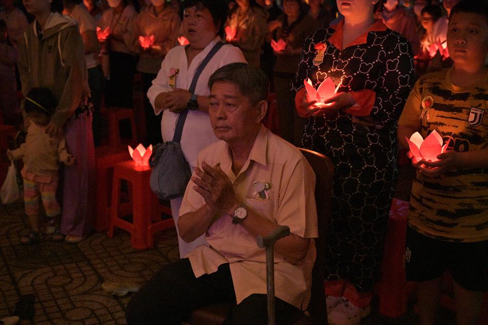 1 HOA ĐĂNG - CHÁNH ĐIỆN 1 HOA ĐĂNG - CHÁNH ĐIỆN