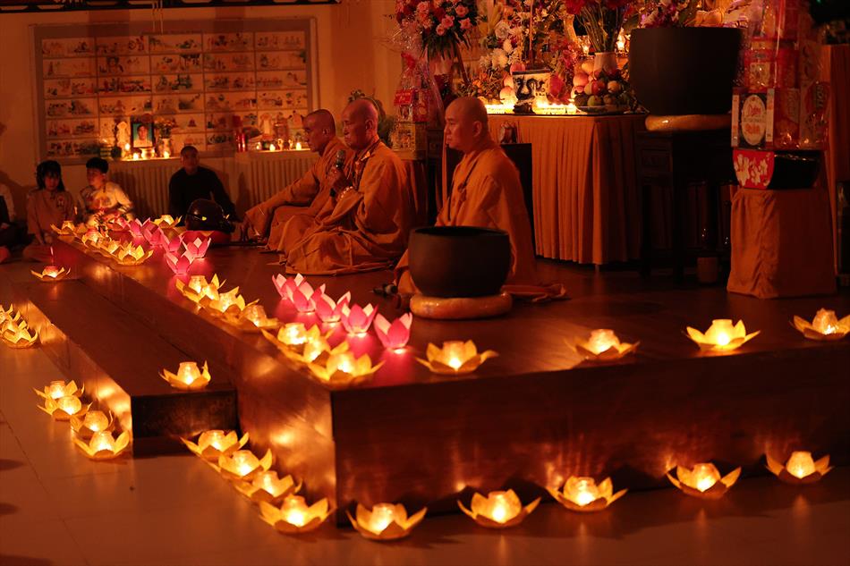 1 HOA ĐĂNG - CHÁNH ĐIỆN 1 HOA ĐĂNG - CHÁNH ĐIỆN