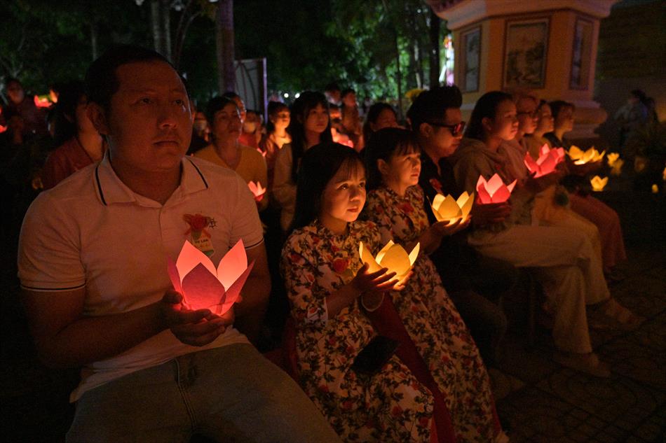 1 HOA ĐĂNG - CHÁNH ĐIỆN 1 HOA ĐĂNG - CHÁNH ĐIỆN