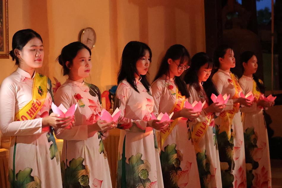 1 HOA ĐĂNG - CHÁNH ĐIỆN 1 HOA ĐĂNG - CHÁNH ĐIỆN