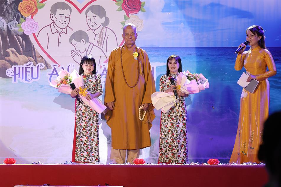 6 HAI CA SĨ THANH HẰNG - THANH HÀ 6 HAI CA SĨ THANH HẰNG - THANH HÀ