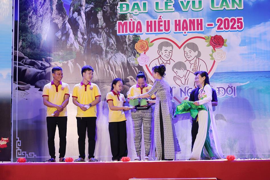 10 TẶNG QUÀ RÚT THĂM TRÚNG THƯỞNG 10 TẶNG QUÀ RÚT THĂM TRÚNG THƯỞNG