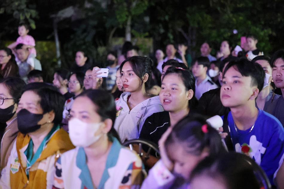 11 HỘI CHÚNG BUỔI LỄ 11 HỘI CHÚNG BUỔI LỄ
