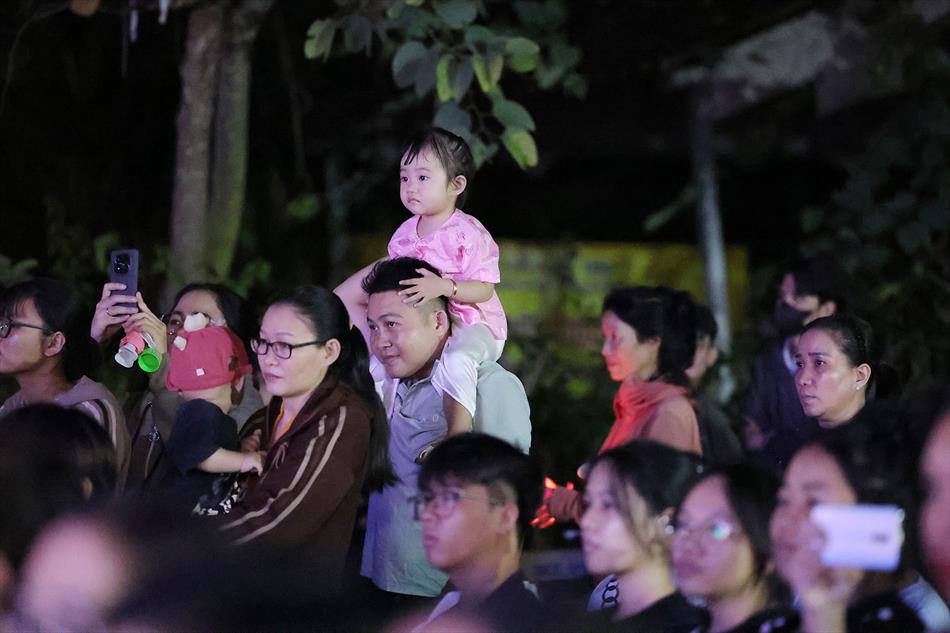 11 HỘI CHÚNG BUỔI LỄ 11 HỘI CHÚNG BUỔI LỄ