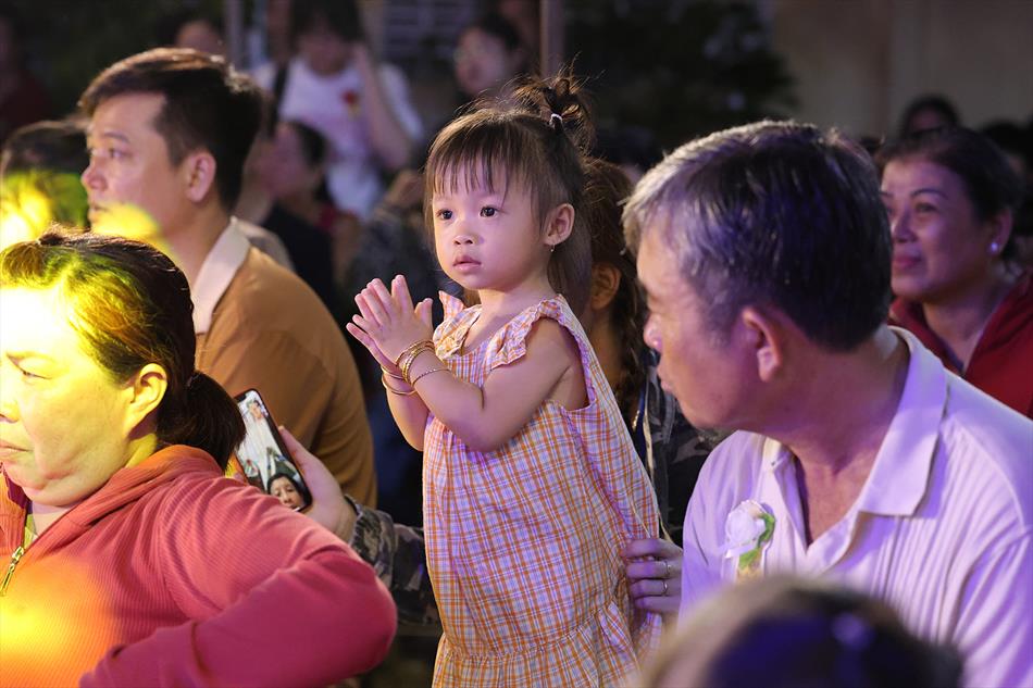 11 HỘI CHÚNG BUỔI LỄ 11 HỘI CHÚNG BUỔI LỄ