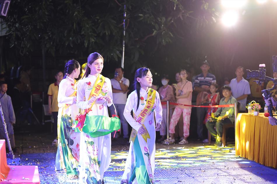 11 HỘI CHÚNG BUỔI LỄ 11 HỘI CHÚNG BUỔI LỄ