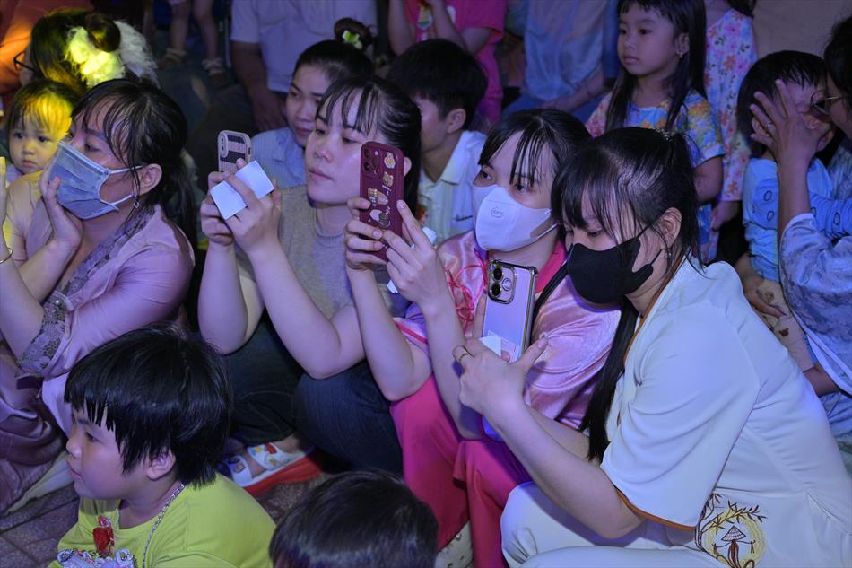 11 HỘI CHÚNG BUỔI LỄ 11 HỘI CHÚNG BUỔI LỄ
