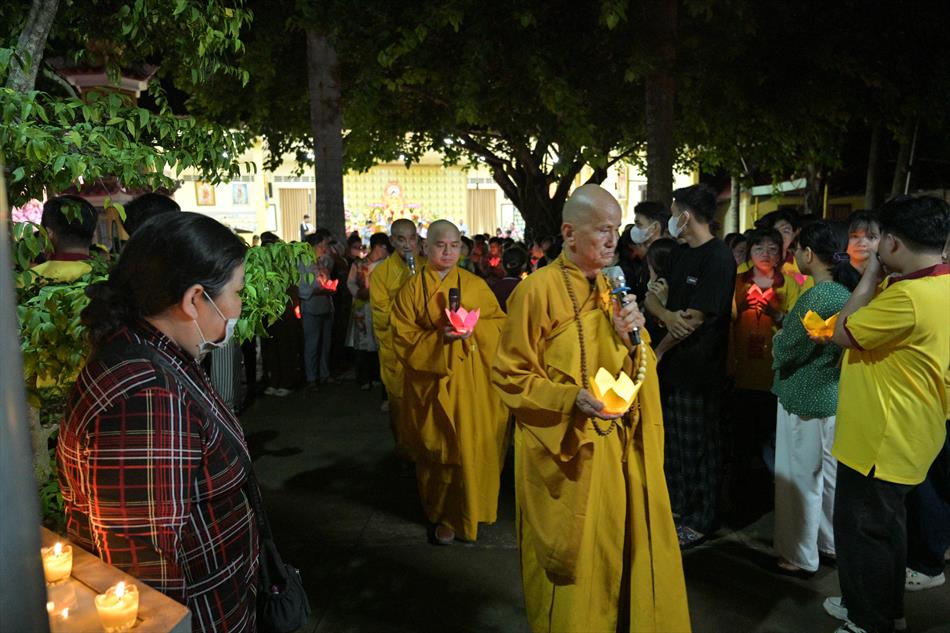 2 HOA ĐĂNG - LUNG LINH TRÊN NƯỚC 2 HOA ĐĂNG - LUNG LINH TRÊN NƯỚC